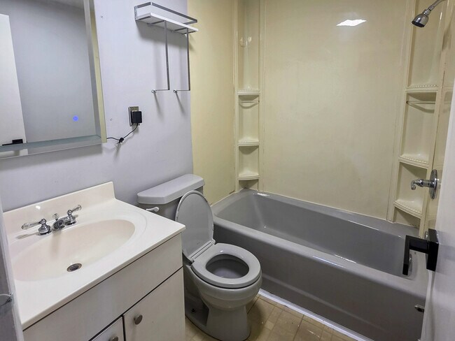 Building Photo - 408 Hazelnut Dr