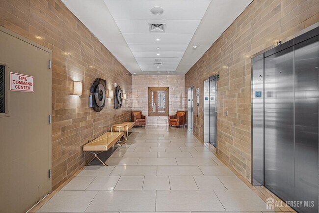 Building Photo - 110 Somerset St