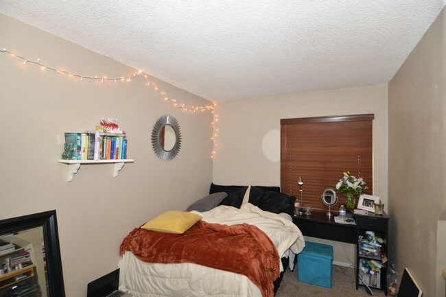 Building Photo - University Meadows Condo For Rent