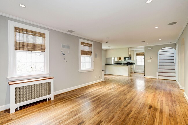 Building Photo - 4350 River Rd NW