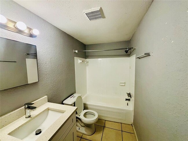 Building Photo - 1304 Morris Park