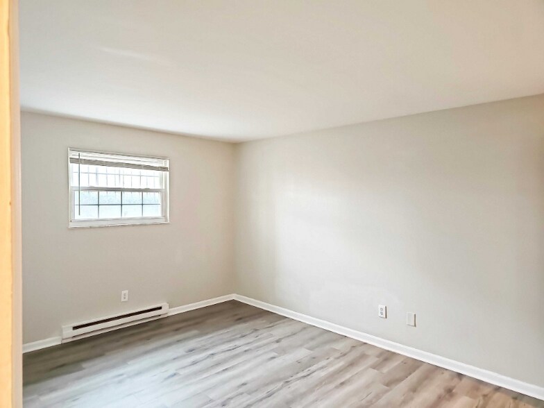 Building Photo - 5856 Highview Dr