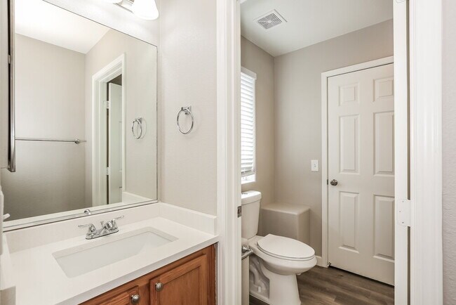 Building Photo - 9060 Starling Wing Pl