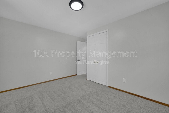 Building Photo - 1638 Parkinson Dr