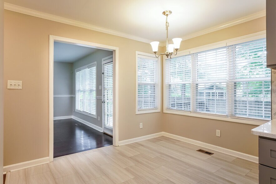 Building Photo - 4208 Knightsbridge Way