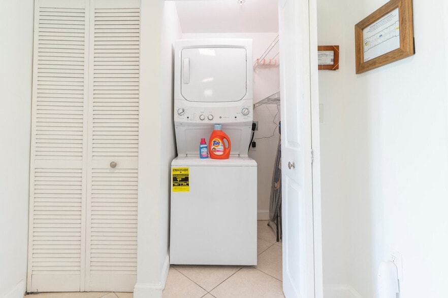 Building Photo - 2280 SW 32nd Ave