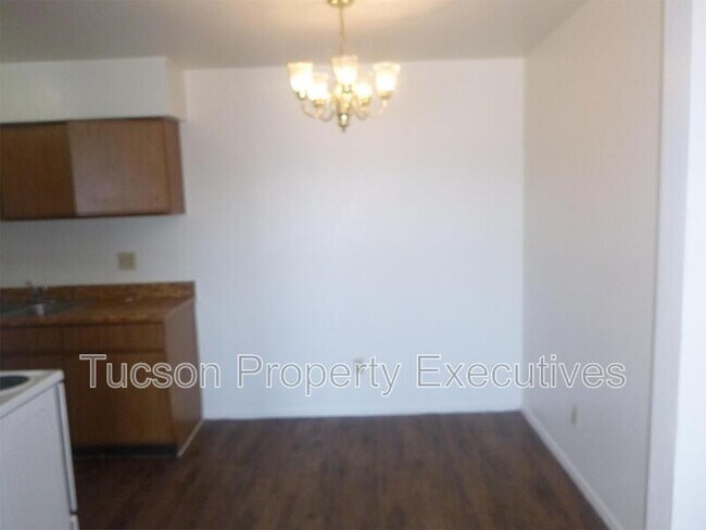 Building Photo - 660 S Tucson Blvd