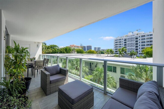 Building Photo - 1025 92nd St