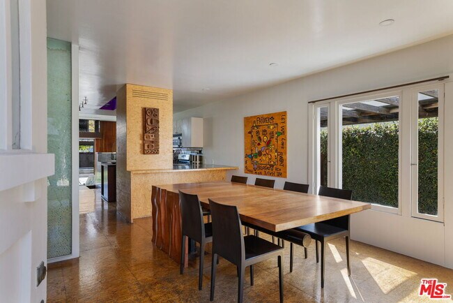 Building Photo - 615 Woodlawn Ave