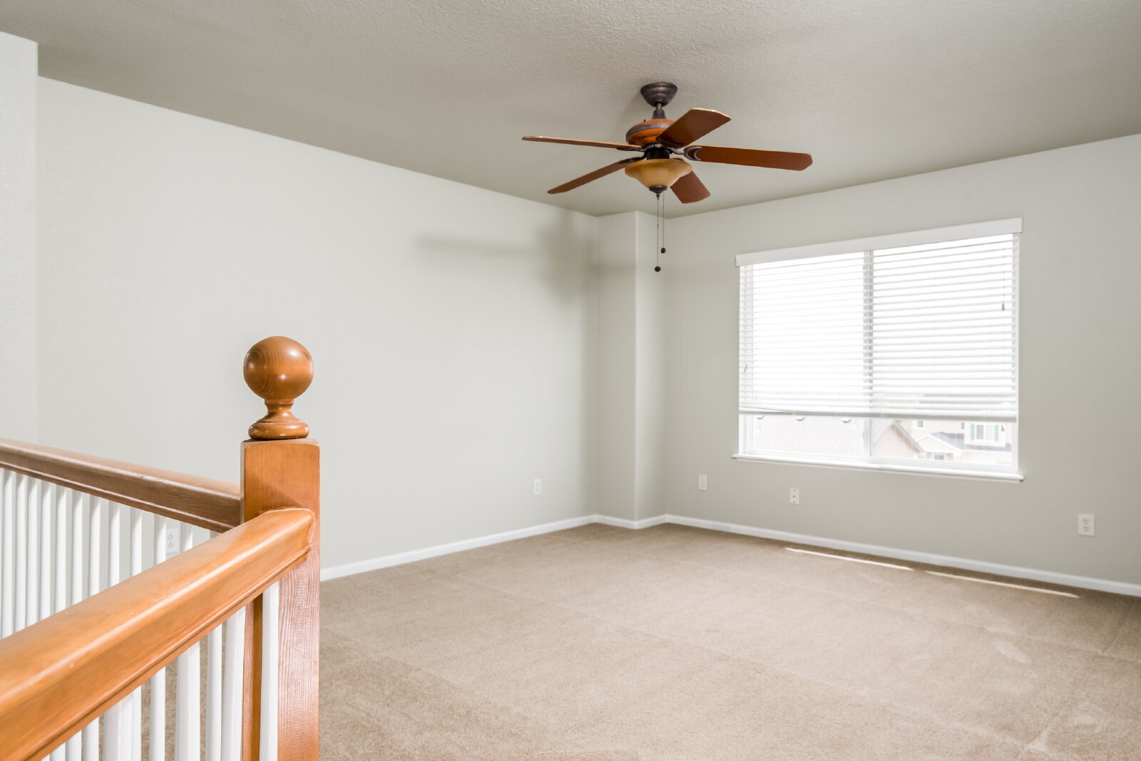 Building Photo - Spacious 3BR Home with Loft & Deck – 15 Mi...