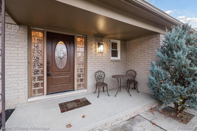 Building Photo - 19263 Sunset St