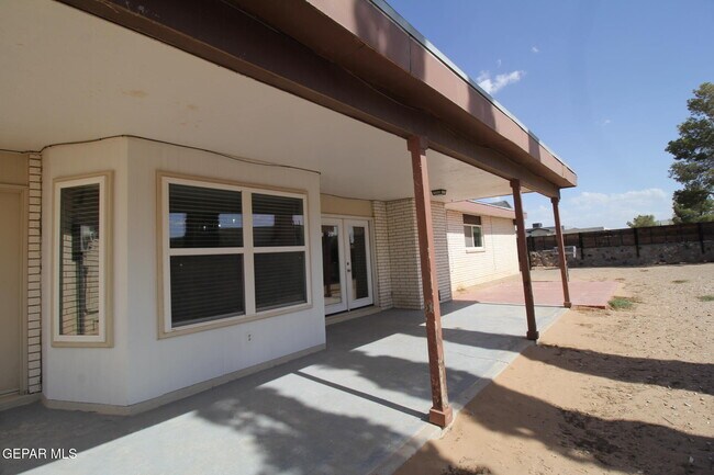 Building Photo - 351 Duanesburg St