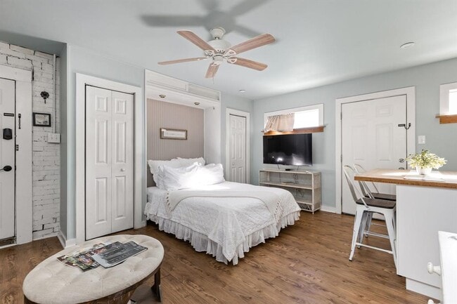 Building Photo - 201 Ramona St