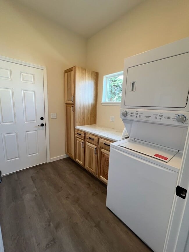 Building Photo - New Construction! 2 bed/ 2 bath with VIEWS...