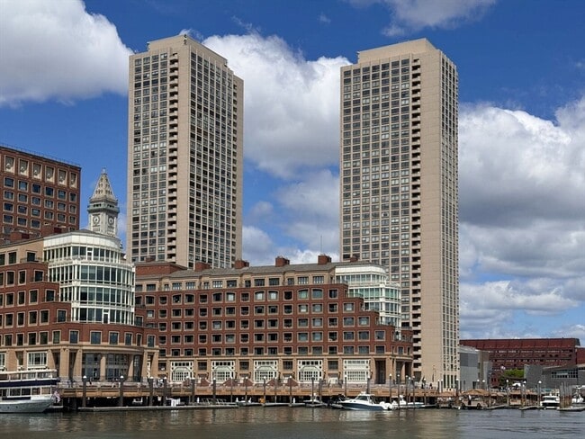 Building Photo - 65 E India Row