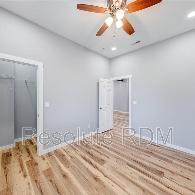 Building Photo - 804 N Locke St