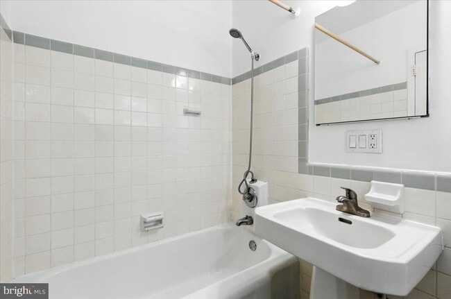 Building Photo - 1525 Mt Eagle Pl