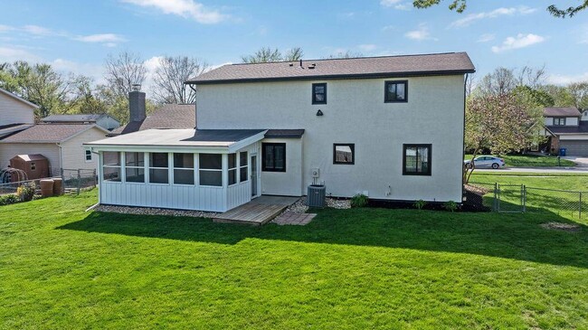 Building Photo - 554 Pointview Dr