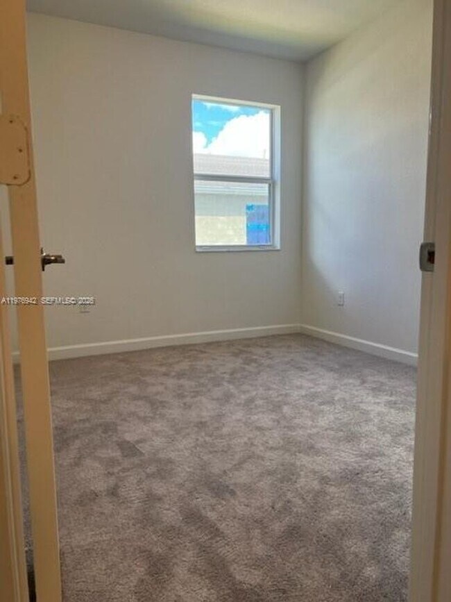 Building Photo - 2608 SE 11th St