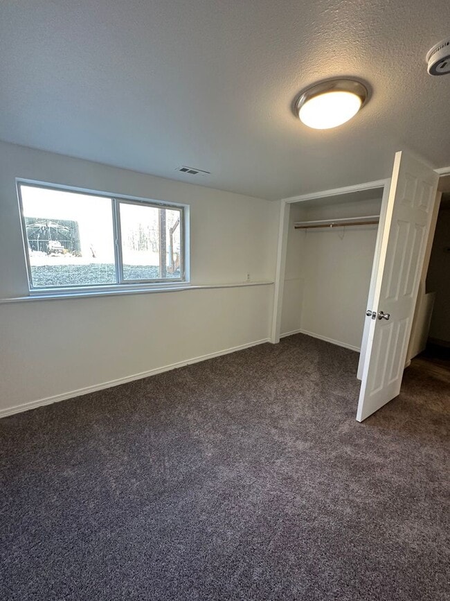 Building Photo - 2 bedroom | 1 bathroom | Single Family | B...