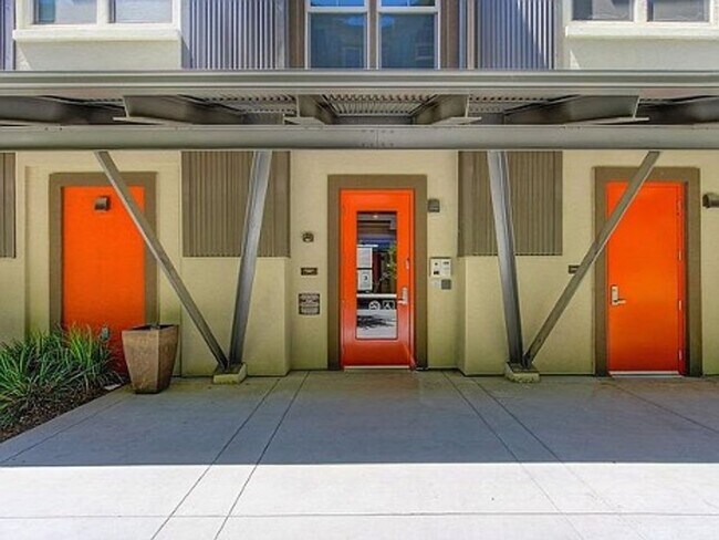 Building Photo - Upscale 2/2 Apartment in The Cannery!