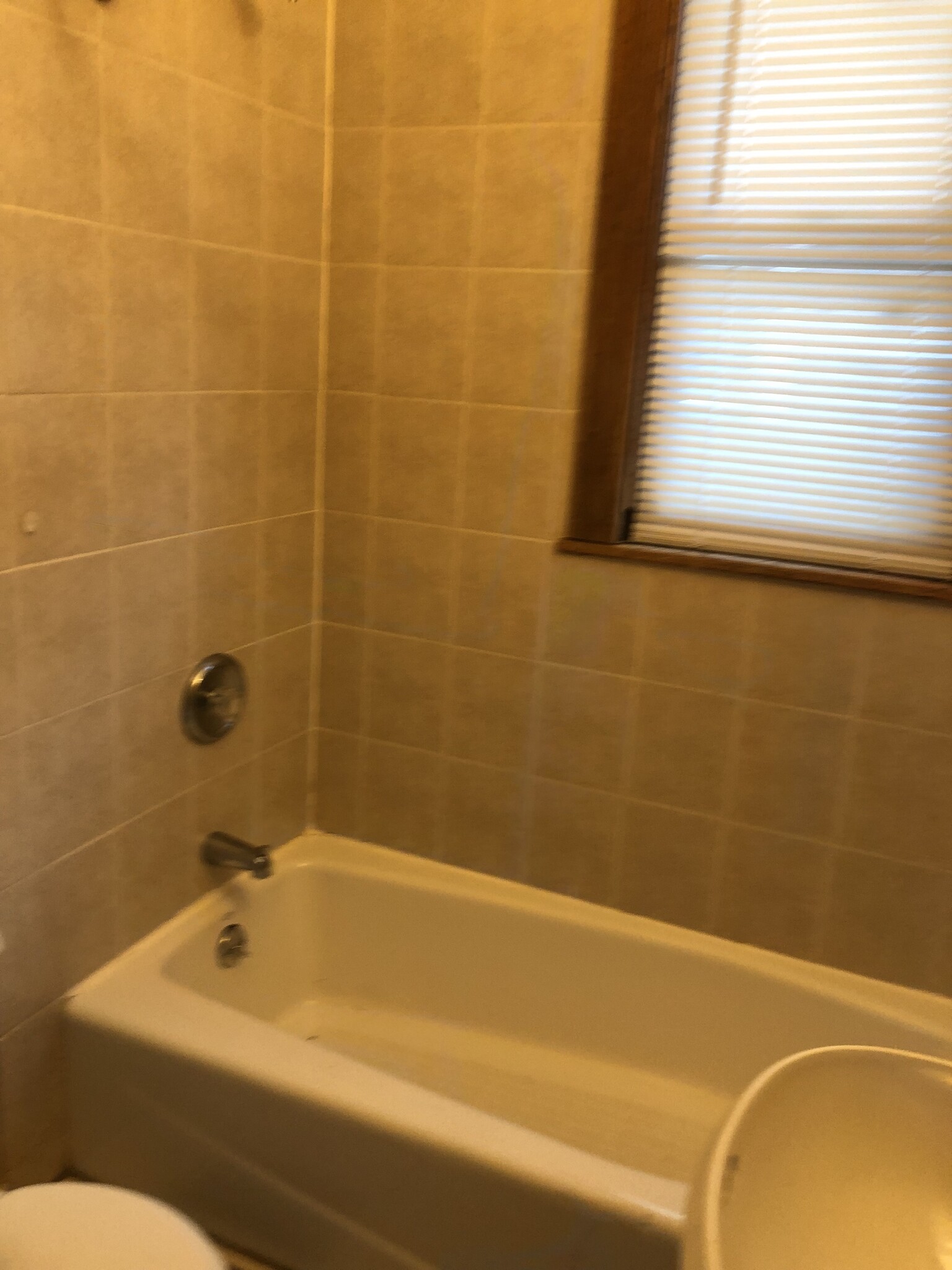 Full bath with tub - 1117 Foster St