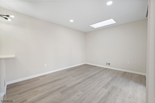 Building Photo - 160 Goldmine Ln