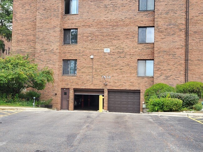 Building Photo - 7510 Farmingdale Dr