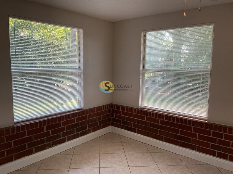 Building Photo - 3235 Holly Berry Ln