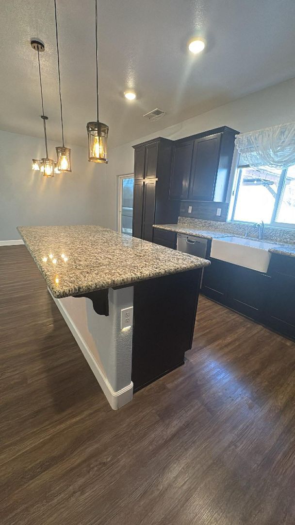 Building Photo - 4 Bedroom/2 Bath Home awaits you nestled in Fernley