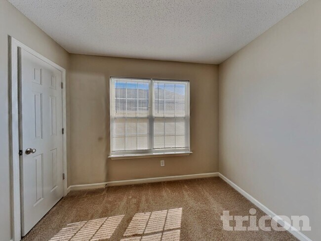 Building Photo - 5040 Liberty Hall Cir