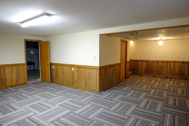 Building Photo - 12160 Bennington Pl