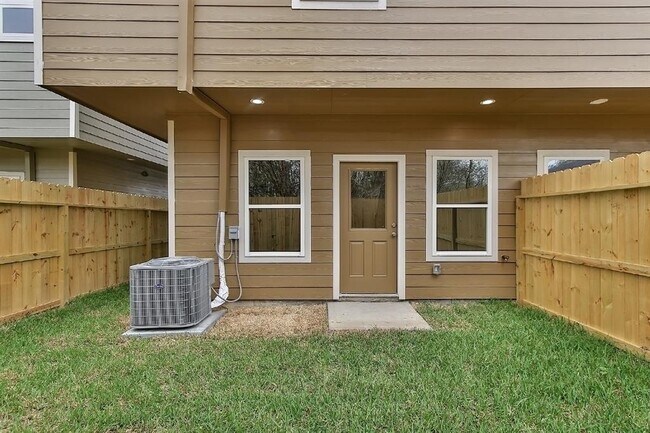 Building Photo - 1043 Marcolin St