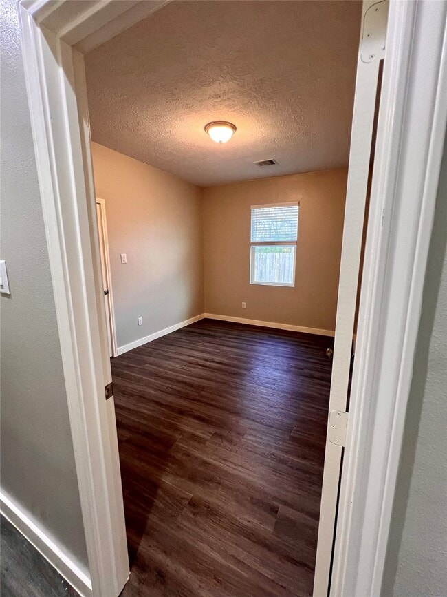 Building Photo - 9811 Leath St