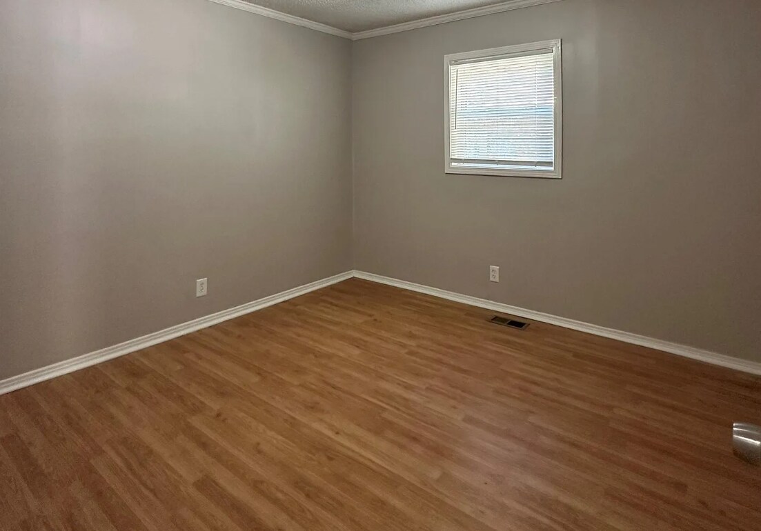 Building Photo - 136 Melba Ave SW