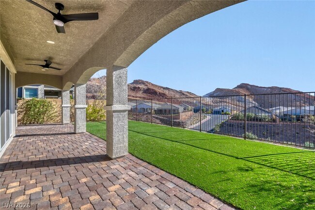 Building Photo - 76 Tatahatso Pt St