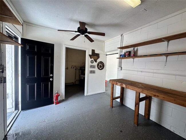 Building Photo - 3701 Southview Dr
