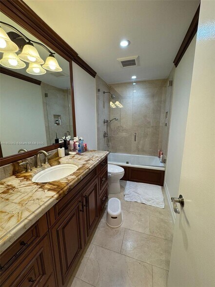 Building Photo - 10085 Bay Harbor Ter