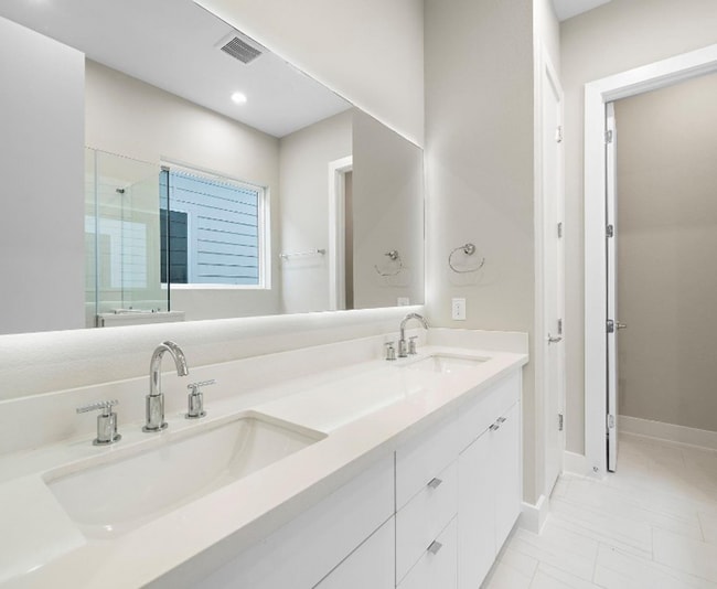 Building Photo - New Listing! Beautiful 3 Bed, 2.5 Bath Home