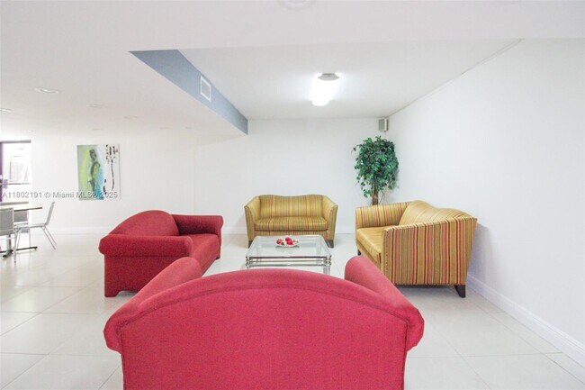 Building Photo - 13951 Kendale Lakes Cir