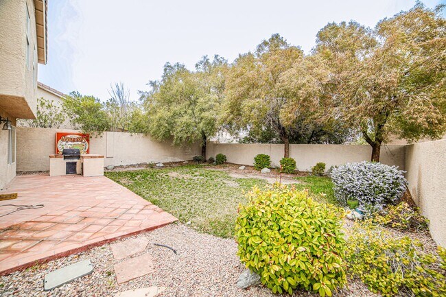 Building Photo - BEAUTIFUL 3 BD HOME LOCATED IN THE HEART O...