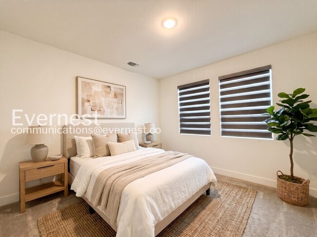Building Photo - 4-Bed/3-Bath Home/Voucher Accepted/Available Now!
