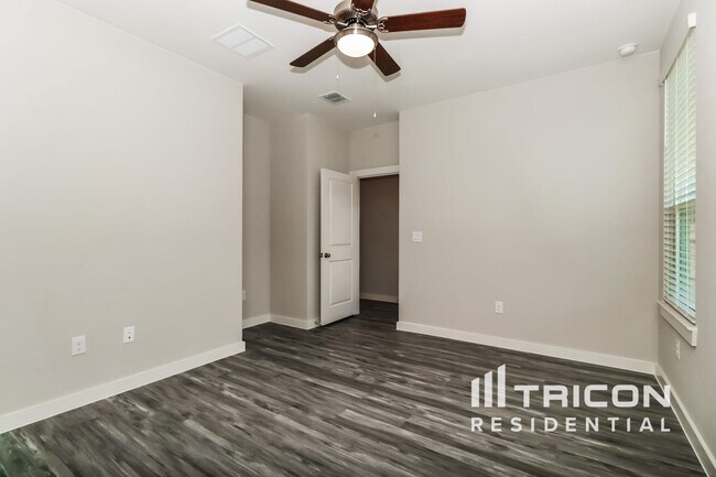 Building Photo - 1609 Mexican Heather Dr