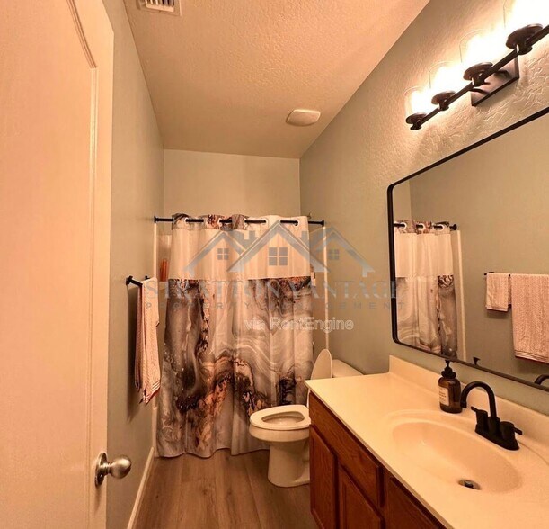 Building Photo - 1036 S 177th Dr