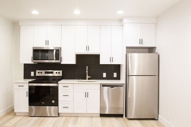 Building Photo - 566 Lewski Ln