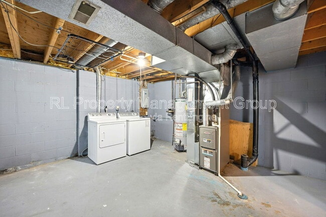 Building Photo - 1094 Farmlane Dr