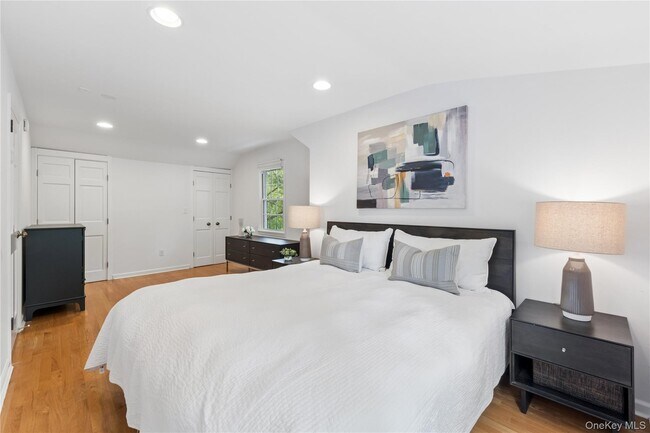 Building Photo - 304 Boulevard