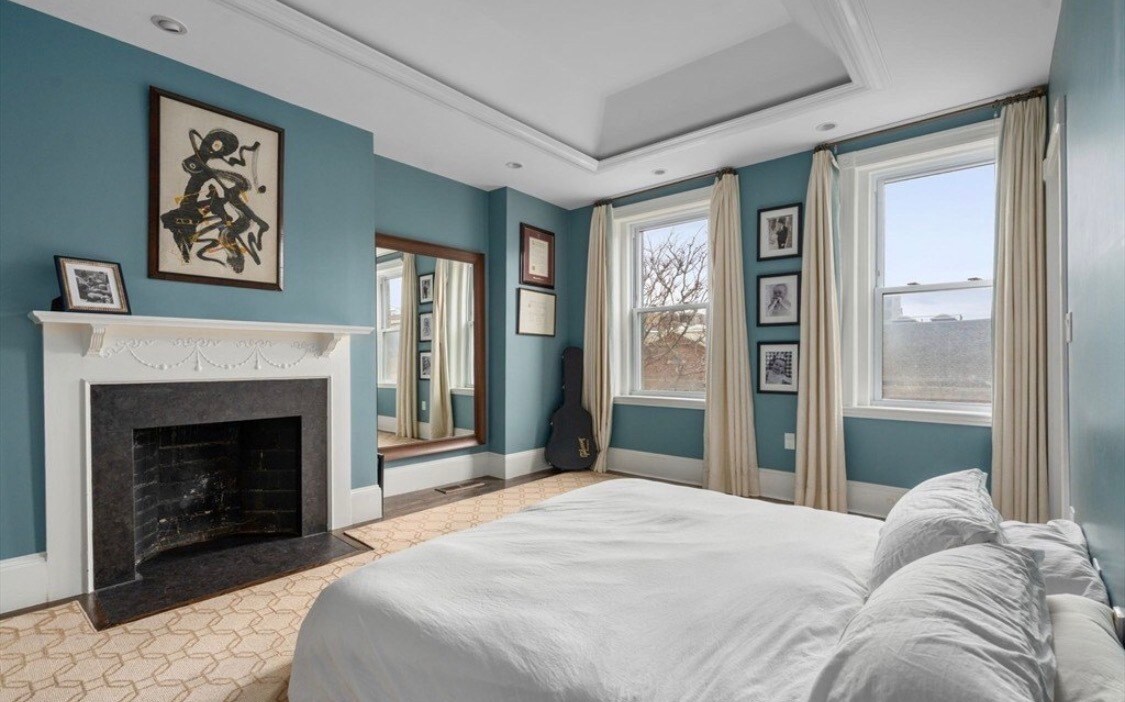 Building Photo - 123 Charles St