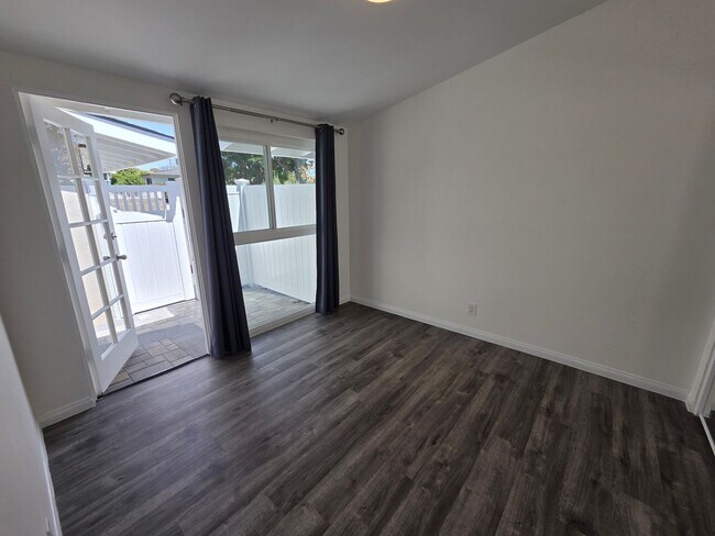 Building Photo - 4+2 Single Family home on desirable Ventura street Near Hospital