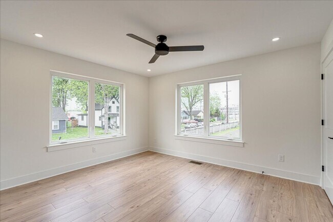 Building Photo - 2519 E 12th St